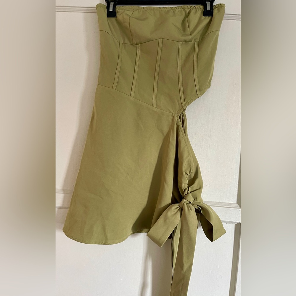 Pretty Little Thing size 4 cut out dress